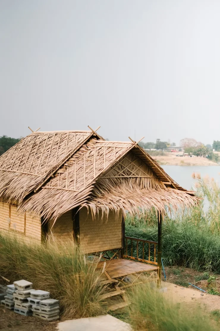 Thi công mái lá Nguyễn Hưng