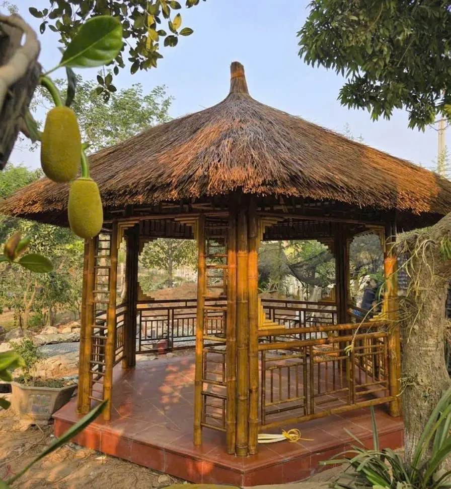 Thi công mái lá Nguyễn Hưng